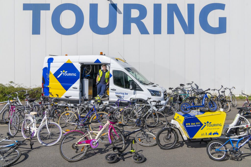 Touring zamelde in Brussel heel wat fietsen in voor de actie fietsvrij.